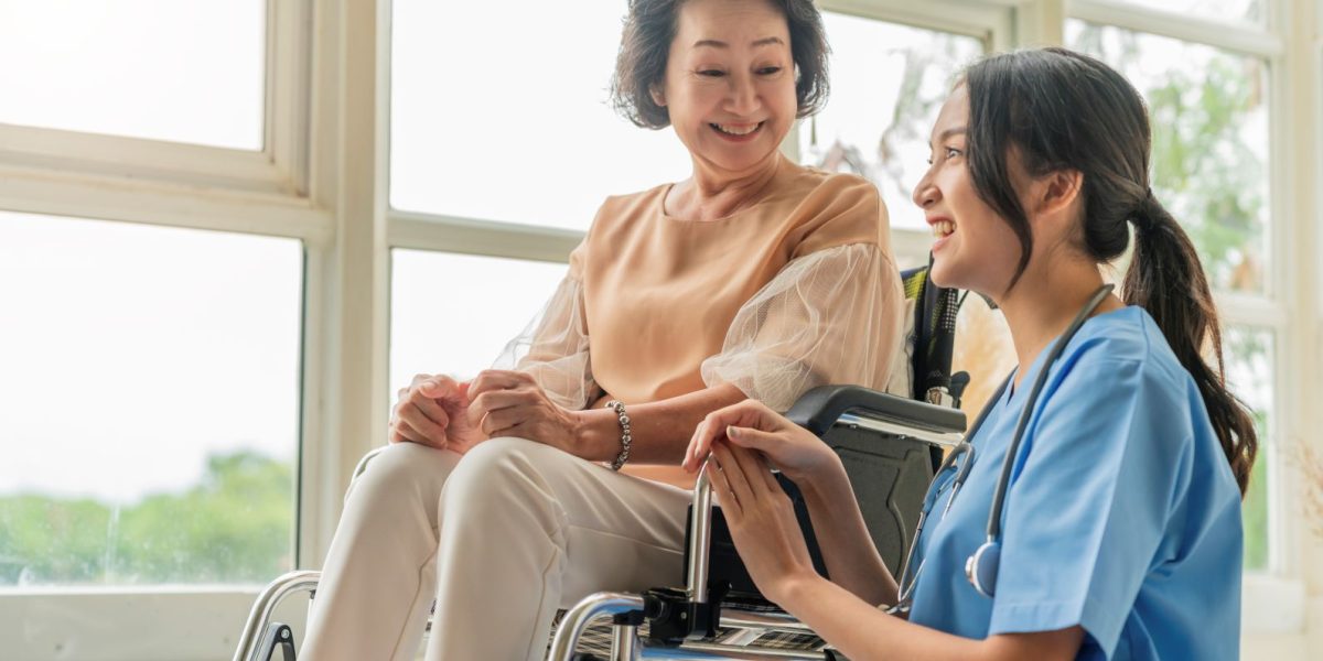 Home Care untuk Lansia: Panduan Lengkap Merawat Lansia di Rumah dengan Aman